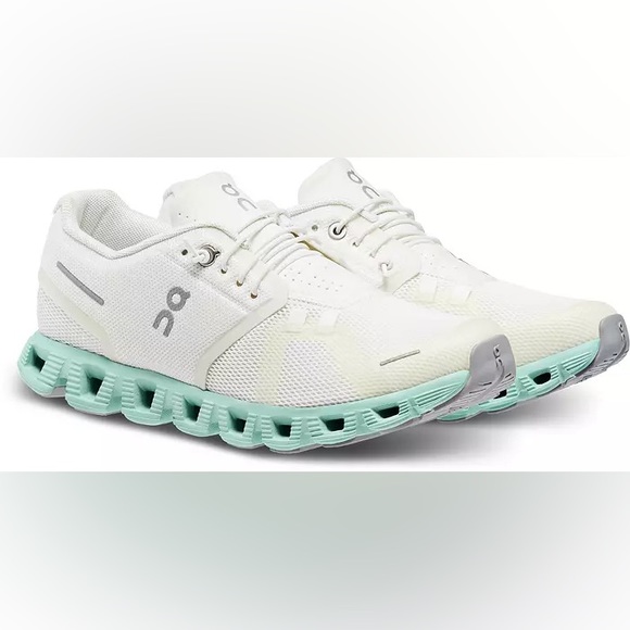 On Women\'s Cloud 5 Shoes